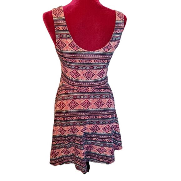 Forever 21 Aztec Tribal Flowy Dress Size Medium - Picture 3 of 5